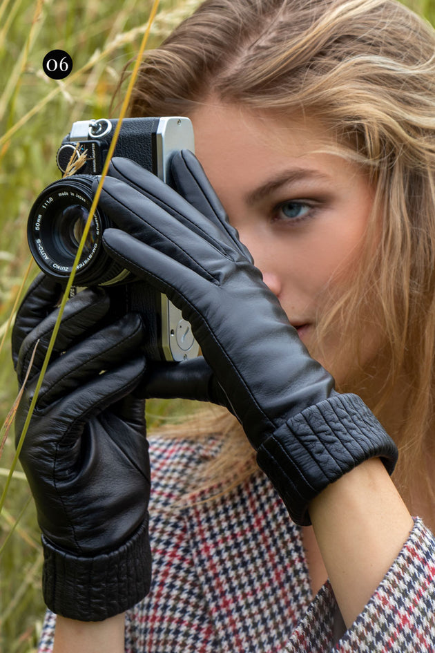 Woman wearing black leather gloves with ribbed cuff in the park