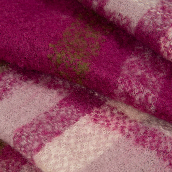 Women's Fuchsia Plaid Check scarf with tassels Closeup