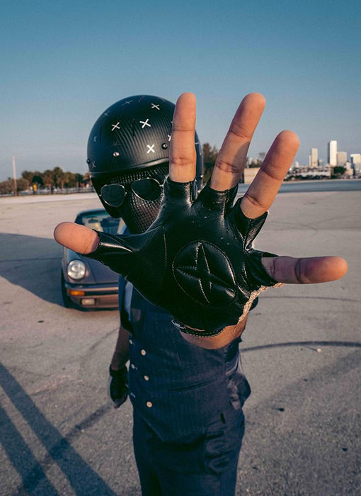 Man wearing Men's the suited racer fingerless crochet gloves leather driving gloves black
